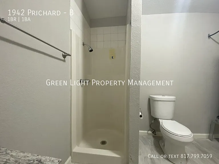 1942 Prichard Ln #B — Photo 11