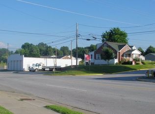 901 E 3rd St, Farmville, VA 23901