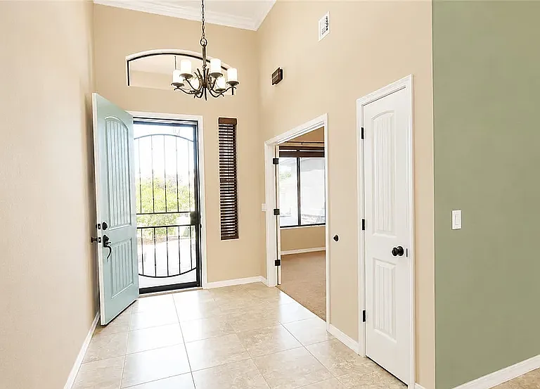 4 bed, 1914 sqft, $2,300 — Photo 4