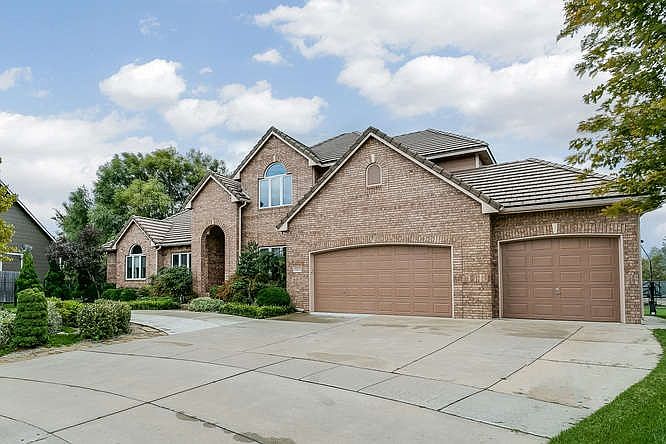 1st image of 8634 W Meadow Pass Ct