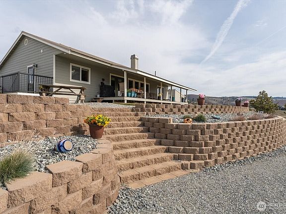 2nd image of 605 Chelan Trails Road