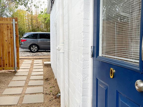 5th image of 422 Pershing Ave #D