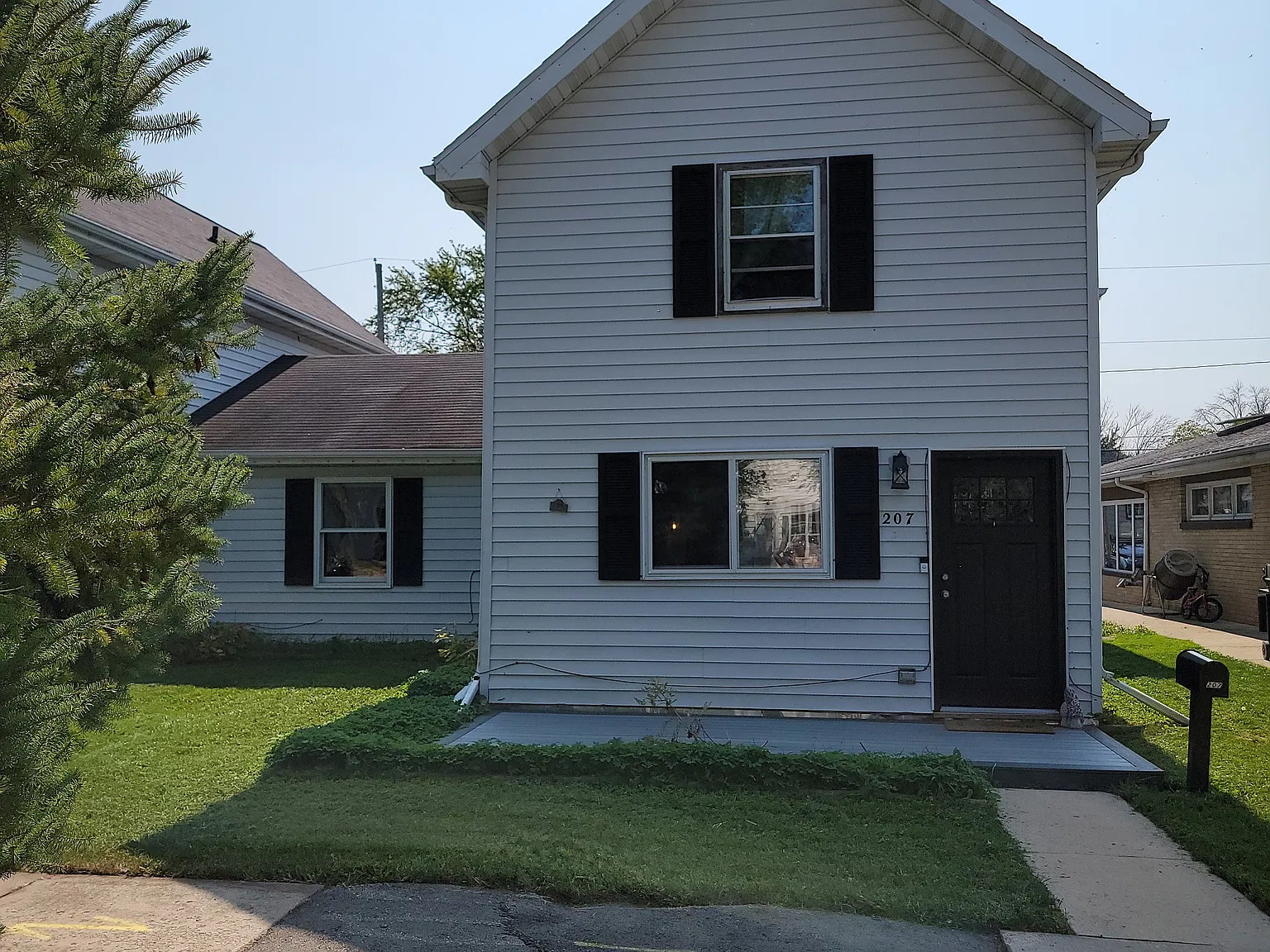 207 W 7th St — Photo 1