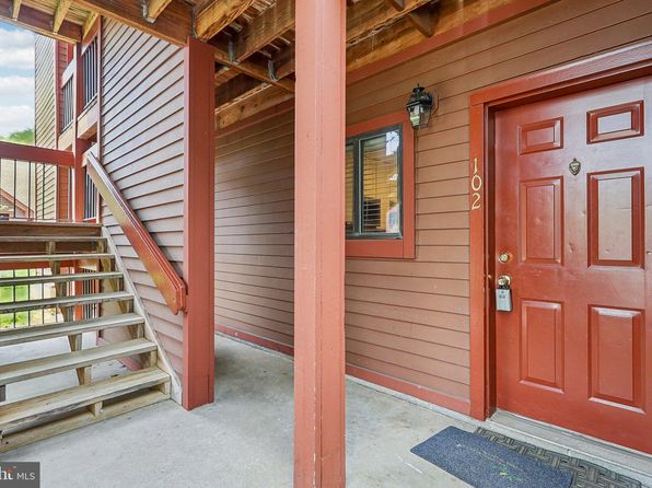 2816 Lee Oaks Pl APT 102, Falls Church, VA 22046