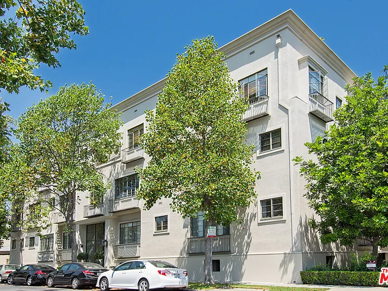 9601 Charleville Blvd #7 — Photo 2
