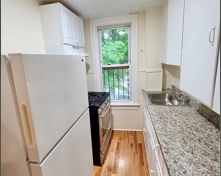 47 Montgomery Street — Photo 4