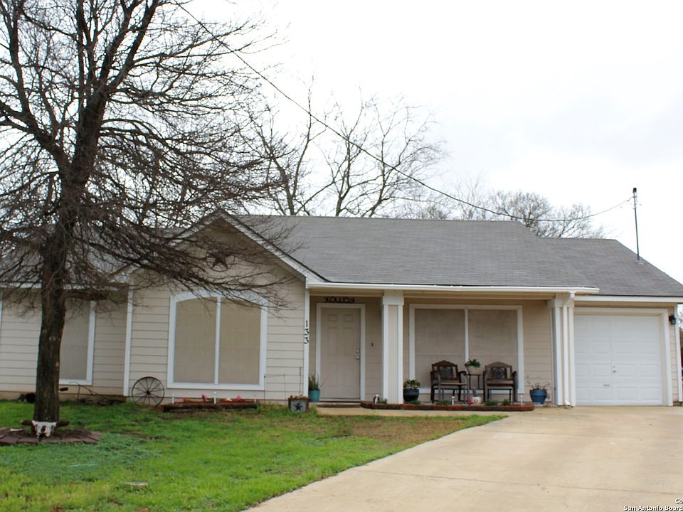 1st image of 133 Amelia Ct N