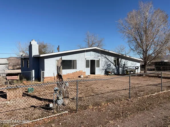 22530 W Willow St, Seligman, AZ 86337