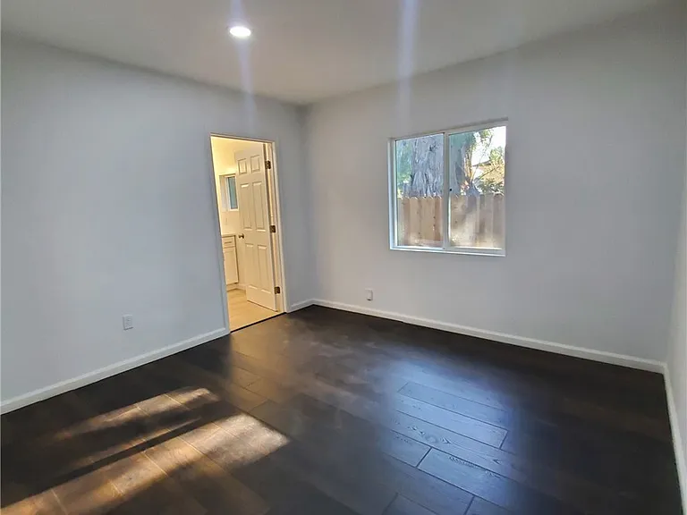 7121 Jumilla Ave — Photo 26