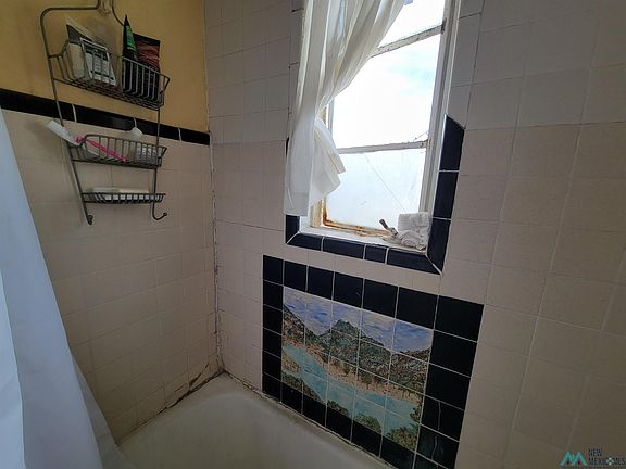 4th image of 220 N Foch St
