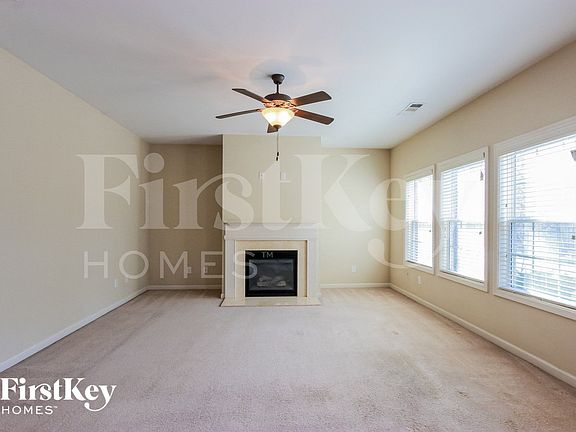 4th image of 2790 Freemont St