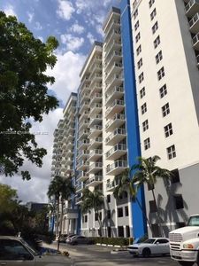 5085 NW 7th St APT 611, Miami, FL, 33126
