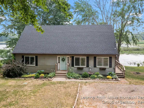 6451 Woods Trail Dr, Delton, MI 49046