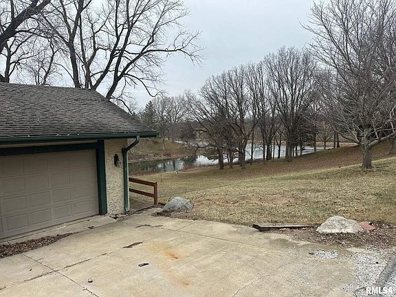 3rd image of 17 Springwater Dr