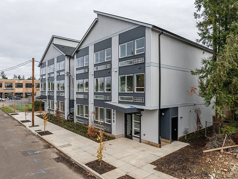 5850 SE 89th Ave #301 — Photo 14