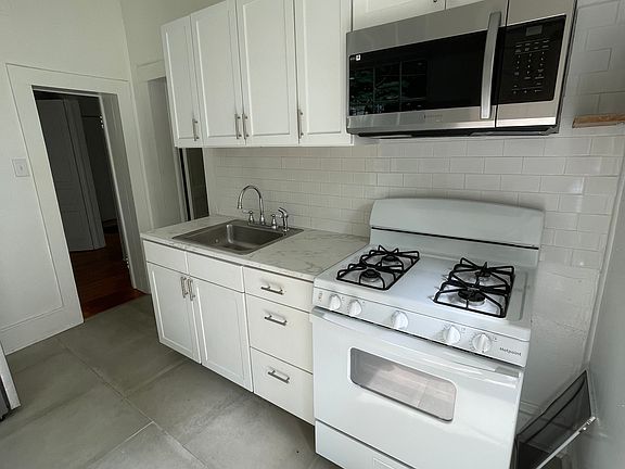3rd image of 1812 General Pershing St #G