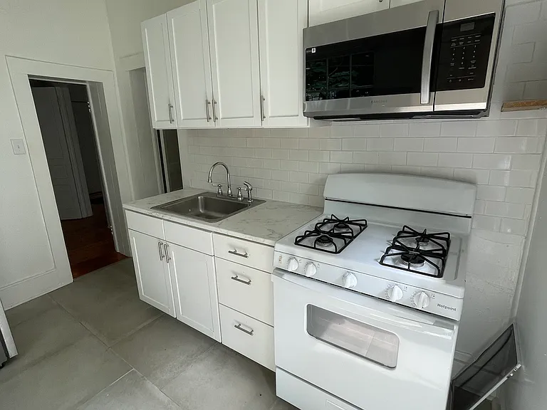 1812 General Pershing St #G — Photo 3