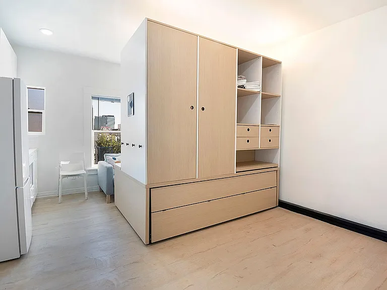 8th Street Studios Near Downtown Los Angeles Move-In Special — Photo 34