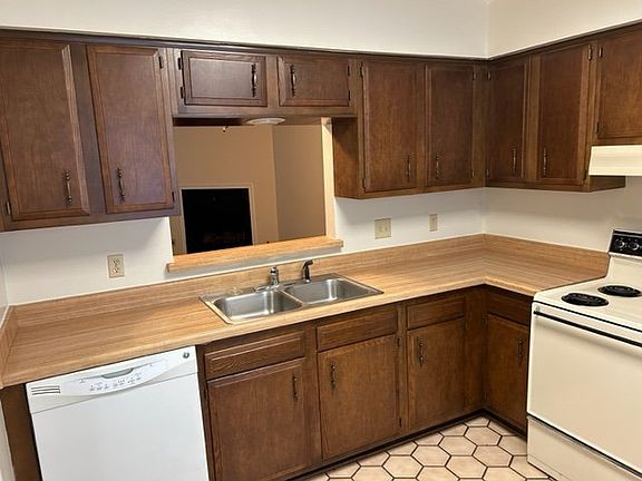 3rd image of 7015 Oak Ct #7015