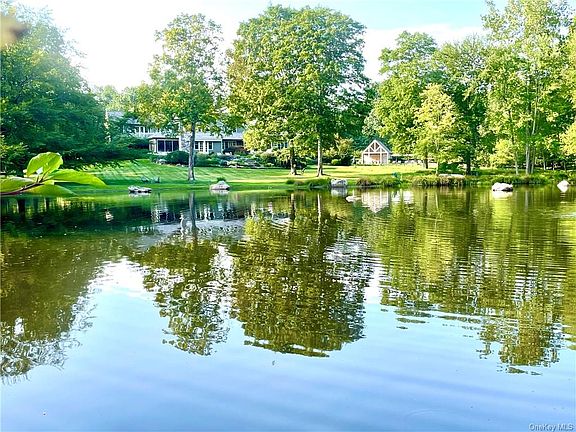 3rd image of 4 Lost Pond Ln