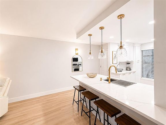 4th image of 6051 SUN BOULEVARD #111