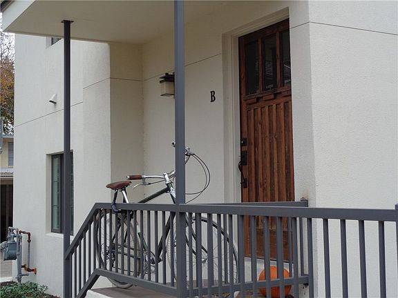 4th image of 3205 Grooms St APT B