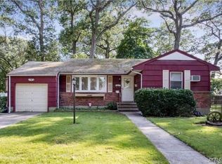 425 Columbia Ave, Rockville Centre, NY 11570