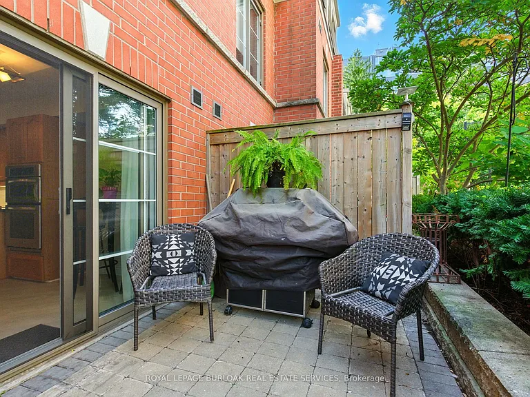 442 Maple Ave #7 — Photo 14