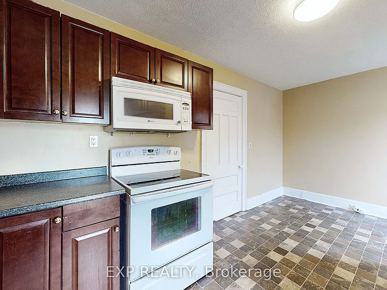 15 Colborne St E — Photo 12