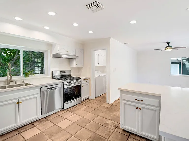 2401 Olive Ave — Photo 21