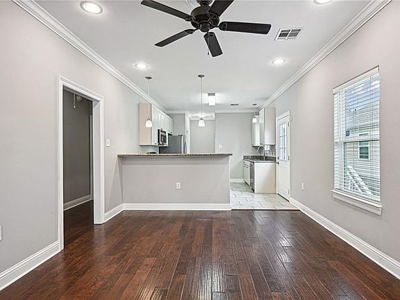 4th image of 2462 Mendez St