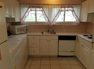 9 Highland Park Dr, Levittown, PA 19056