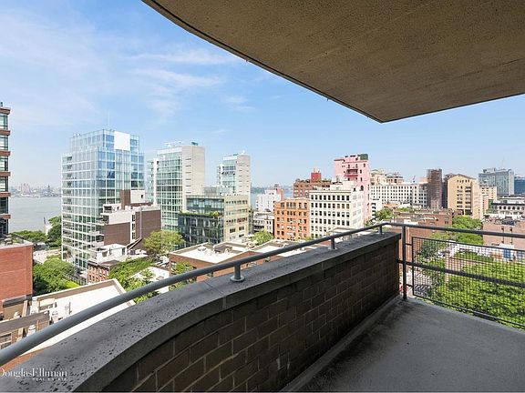4th image of 140 Charles St APT 12E