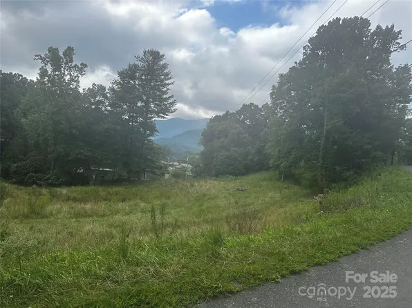 539 Saw Mill Hollow Rd, Burnsville, NC 28714