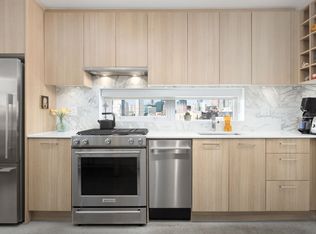 231 E Pender St #806, Vancouver, BC V6A 0G3