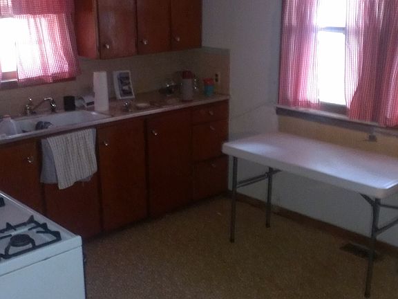 kitchen washer dryer hookups
