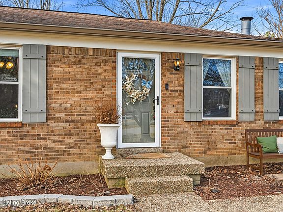 3rd image of 6722 Blackhorse Dr