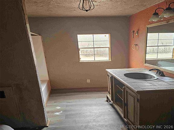 5th image of 42 Greenbriar Ave