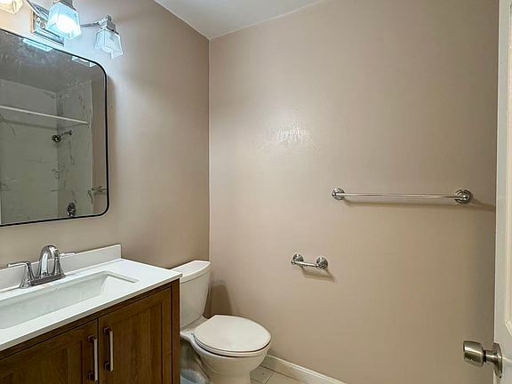 3rd image of 65 Hemenway St APT 6