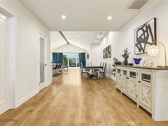 4th image of 5907 Encino Ave