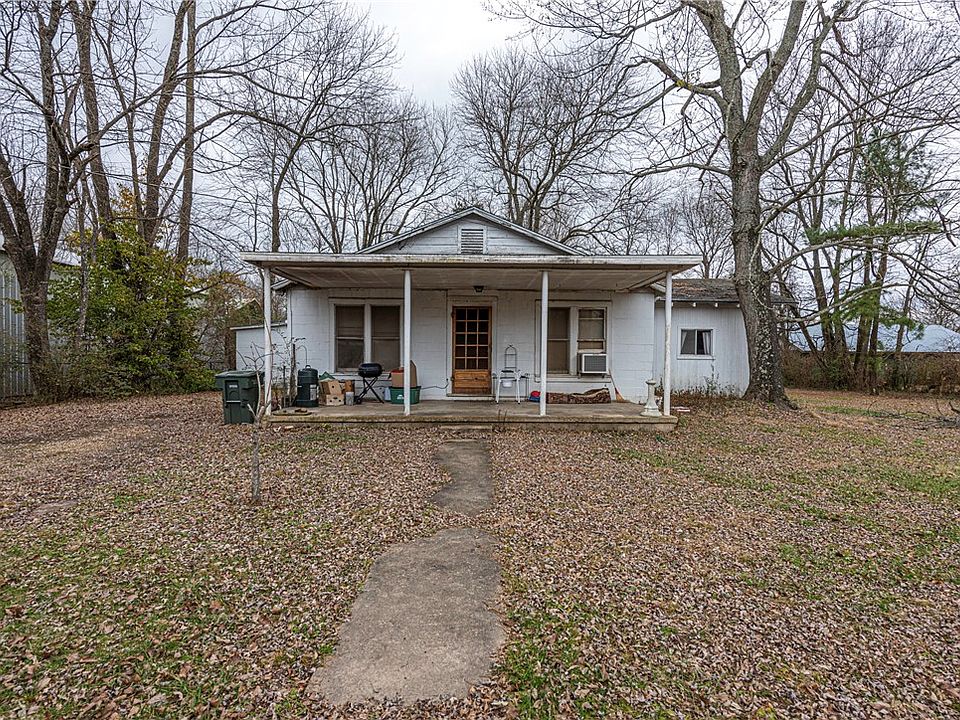1st image of 400 S Cunningham Ln