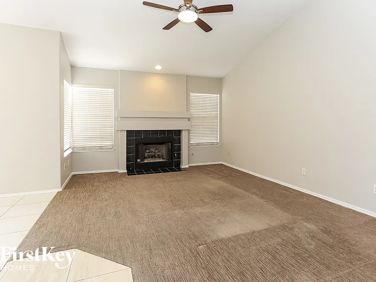 4421 Inez Dr — Photo 2