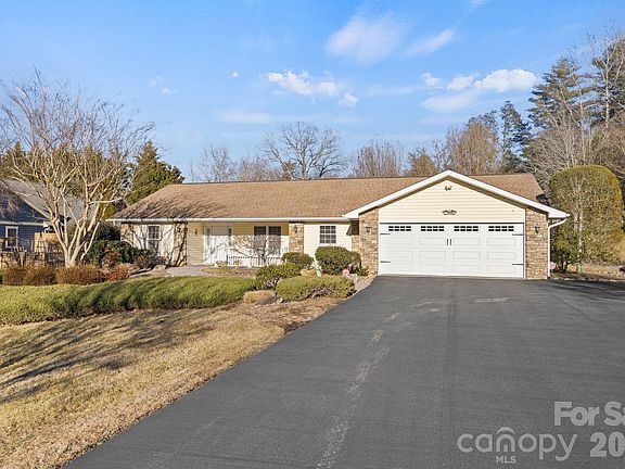 2nd image of 32 Stone House Rd