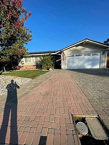 674 Catalina Dr photo 1