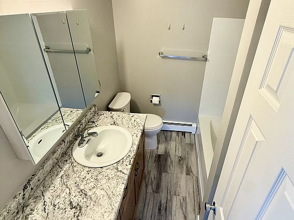 5th image of 1225 Bunting Ave APT 15