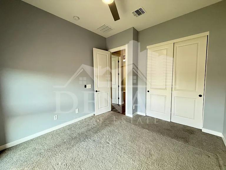 1447 E Flower St — Photo 20