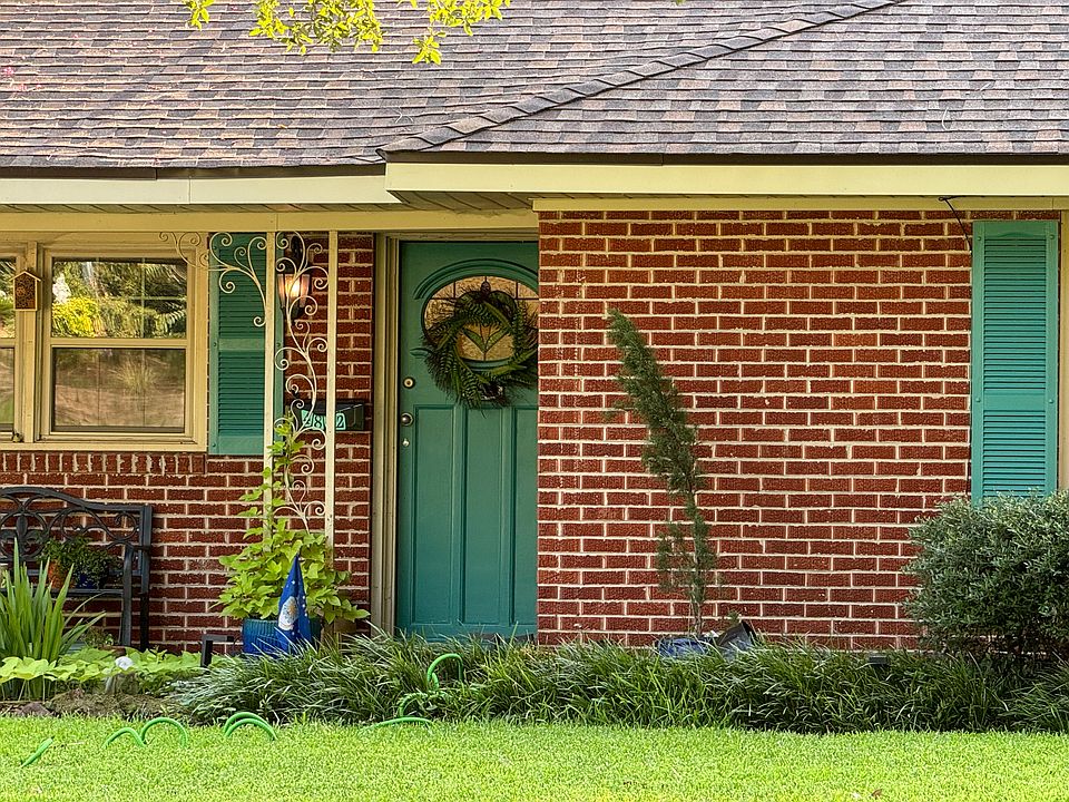 1st image of 4832 Crescent Dr