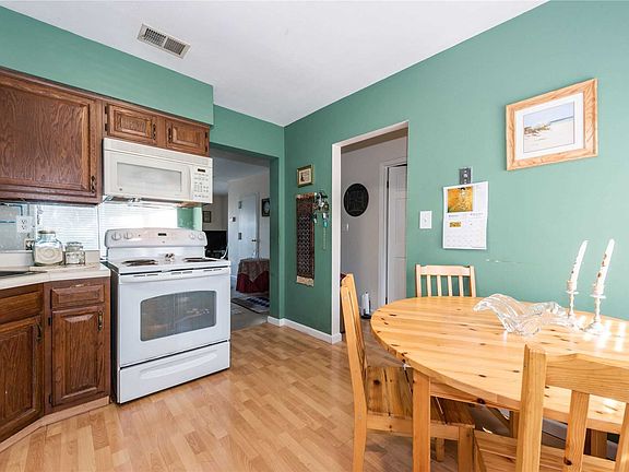 5th image of 200 Hilton Ave Unit 32