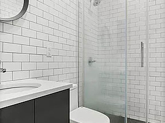 5th image of 339 Cornelia St #4
