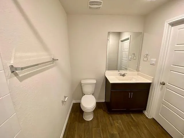 1733 James St — Photo 11